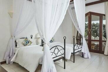 Tamarind Village Apartments
