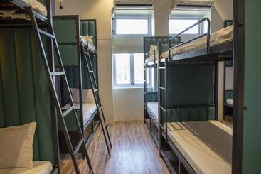 Empire Royale Hotel   Hostel