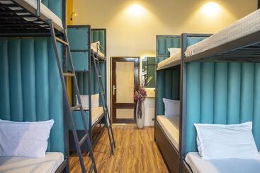 Empire Royale Hotel   Hostel