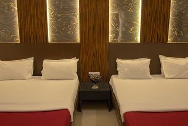 Empire Royale Hotel   Hostel