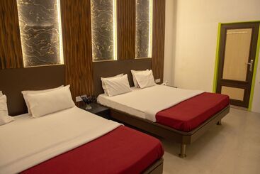 Empire Royale Hotel   Hostel