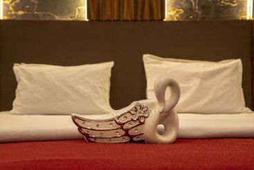 Empire Royale Hotel   Hostel