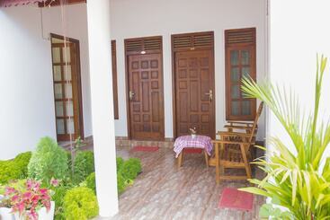 هتل Aainn Guest