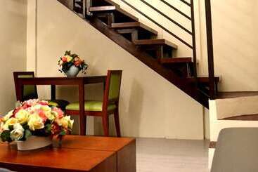 هتل Executive Lofts By Mystique Lane