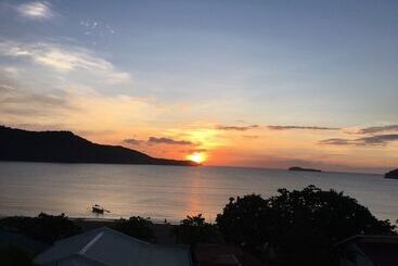 هتل Seabreeze Beach Lodge