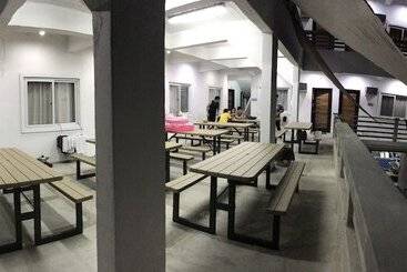 هتل Seabreeze Beach Lodge