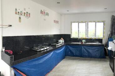 هتل Seabreeze Beach Lodge
