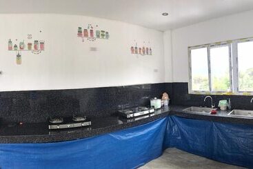 هتل Seabreeze Beach Lodge