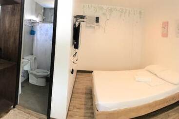 هتل Seabreeze Beach Lodge