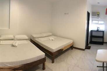 هتل Seabreeze Beach Lodge
