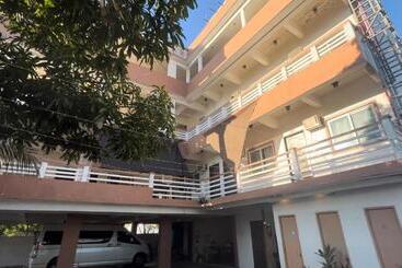 هتل Seabreeze Beach Lodge