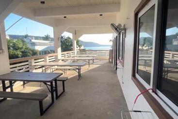 هتل Seabreeze Beach Lodge