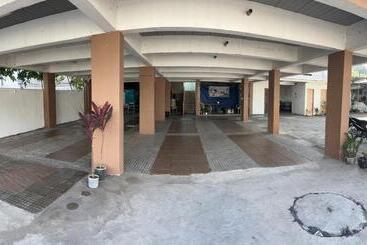 هتل Seabreeze Beach Lodge
