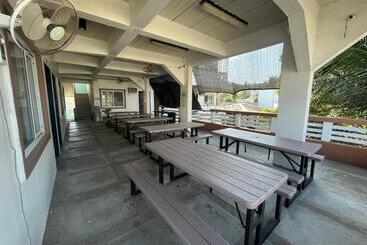 هتل Seabreeze Beach Lodge