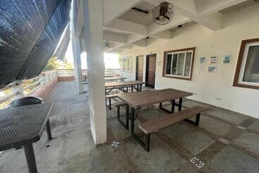 هتل Seabreeze Beach Lodge