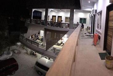 هتل Seabreeze Beach Lodge