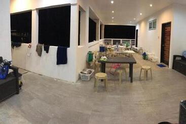 هتل Seabreeze Beach Lodge