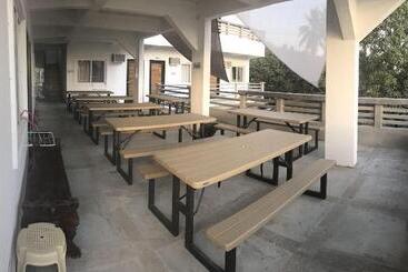 هتل Seabreeze Beach Lodge