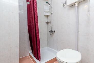 پانسیون Apartments & Rooms Mihajica