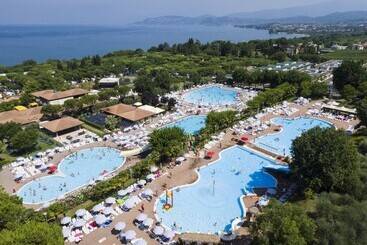 هتل Piani Di Clodia Holidaypark