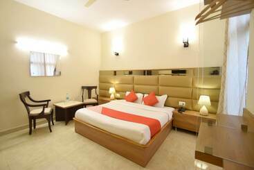 Capital O 11567 Hotel Shivalik Hills