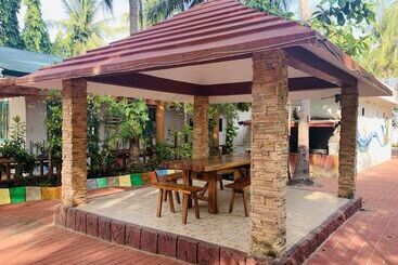 هتل Villa Soledad Beach Resort