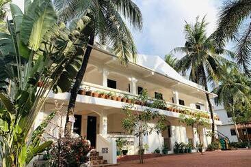 هتل Villa Soledad Beach Resort