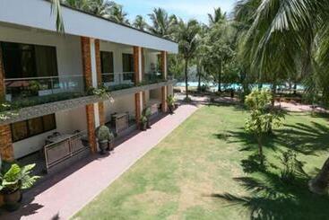 هتل Villa Soledad Beach Resort