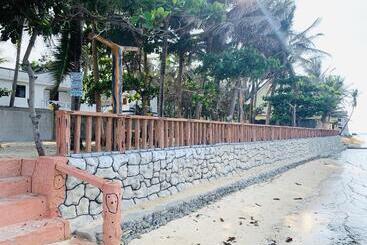 هتل Villa Soledad Beach Resort