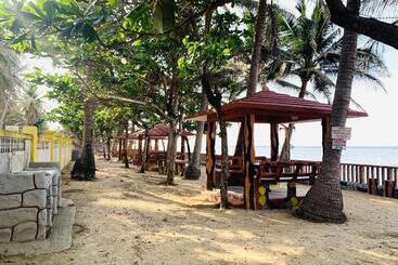 هتل Villa Soledad Beach Resort