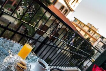 هتل آپارتمان Old Town Inn