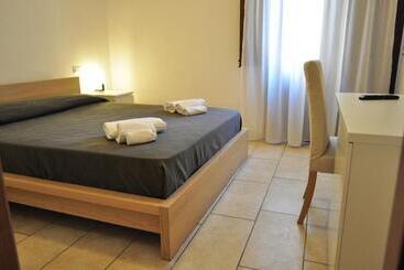 پانسیون Rooms And Breakfast Zefiro