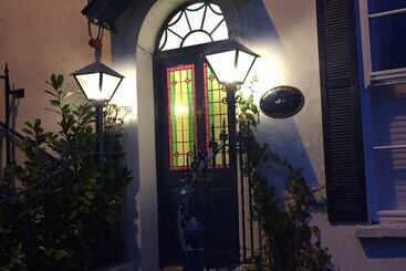 پانسیون The Old Dispensary