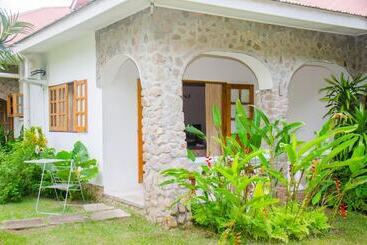 پانسیون Villa Rafia