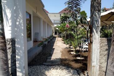 تختخواب و صبحانه Palm Trees Villas