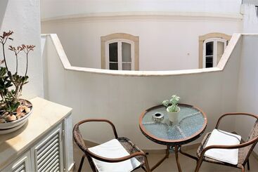 تختخواب و صبحانه Suites Inn Lagos