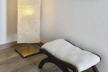 تختخواب و صبحانه Suites Inn Lagos
