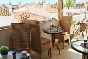 تختخواب و صبحانه Suites Inn Lagos
