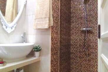 تختخواب و صبحانه Suites Inn Lagos