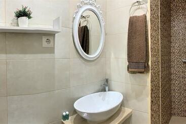 تختخواب و صبحانه Suites Inn Lagos