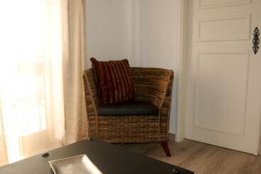 تختخواب و صبحانه Suites Inn Lagos