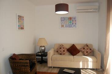 تختخواب و صبحانه Suites Inn Lagos
