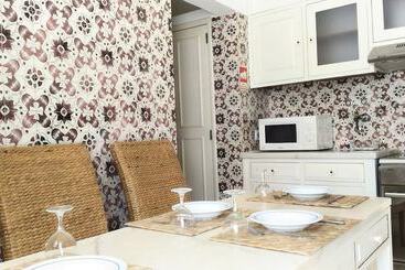 تختخواب و صبحانه Suites Inn Lagos
