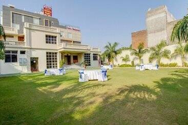 Golden Eagle By Wizowll Group Of Hotels