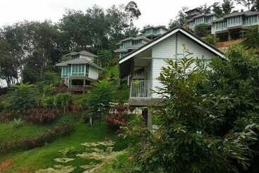 فندق Laman Pesona Resort & Spa