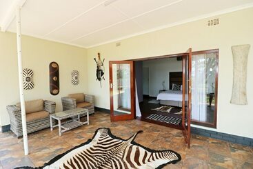 בית מלון כפרי Msitu Kwetu Lodge & Safaris