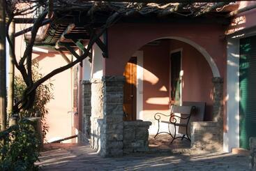 هتل روستایی Agriturismo Castello Di Vezio