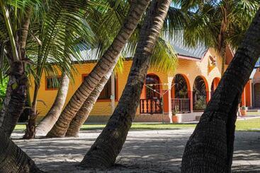 بنسيون Anse Kerlan Beach Chalets