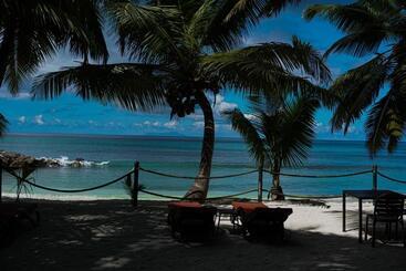 پانسیون Anse Kerlan Beach Chalets