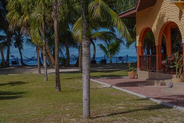 پانسیون Anse Kerlan Beach Chalets